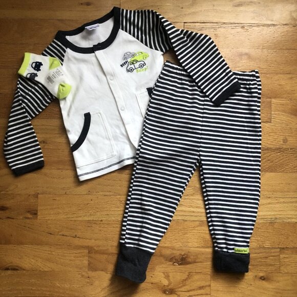 🆕 Absorba 18M Car Pant Outfit With Socks - Picture 1 of 7